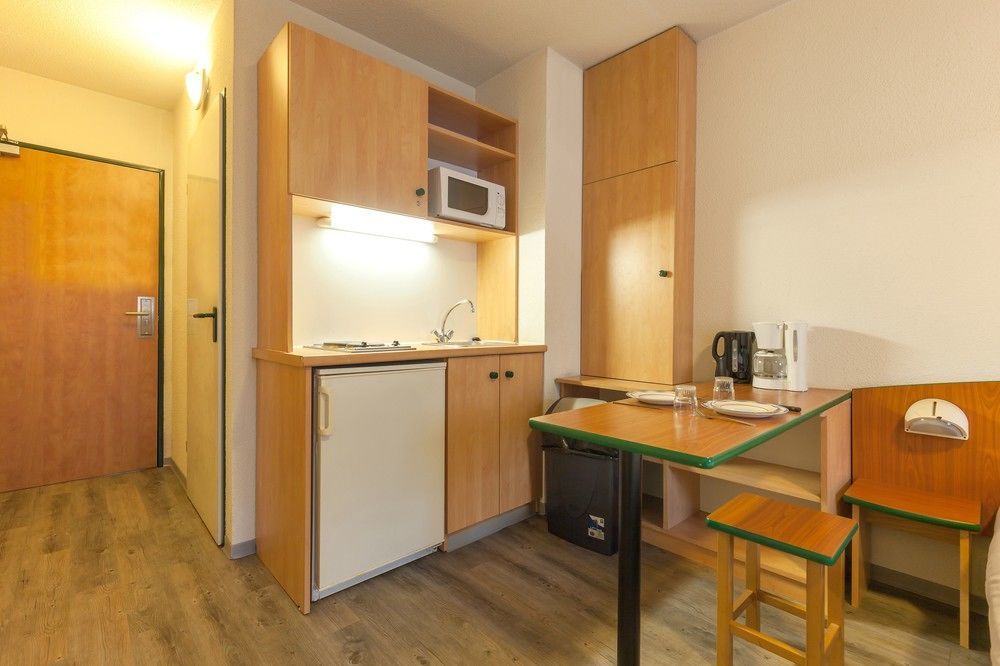 Centre Aparthotel 3*